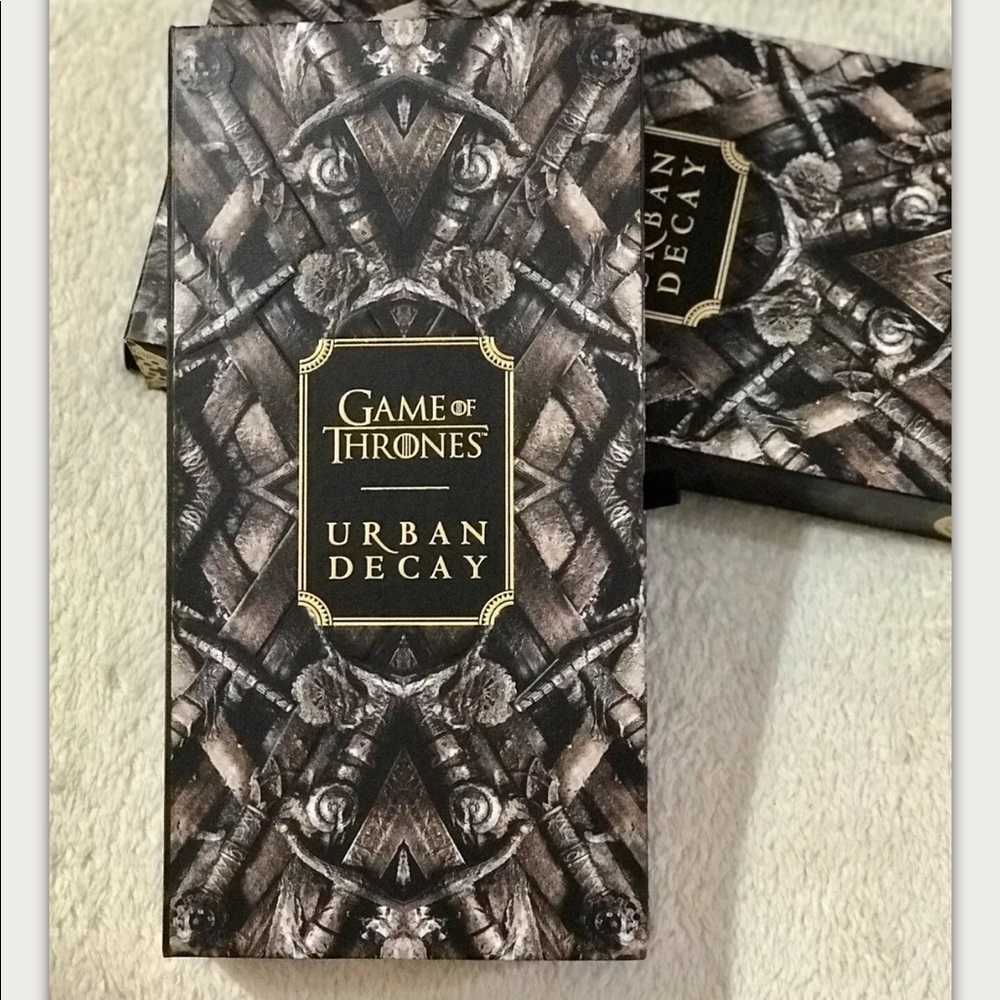 Urban Decay Game of Thrones Eyeshadow Palette BNIB